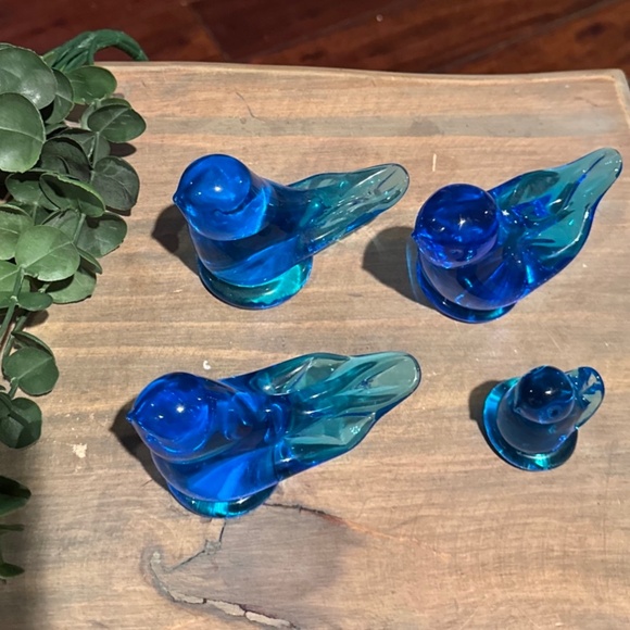 (4) Bluebirds Of Happiness Art Glass Figurine Signed Leo Ward 1988/1993 ~ 3"/ 1” - Picture 2 of 2